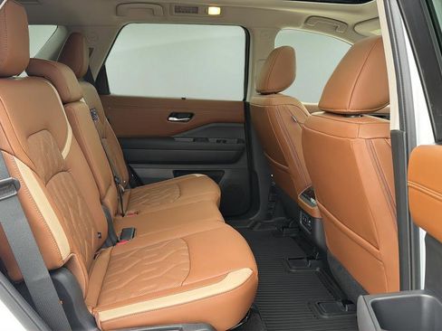 New 2026 Nissan Pathfinder Platinum AWD/4WD image 16