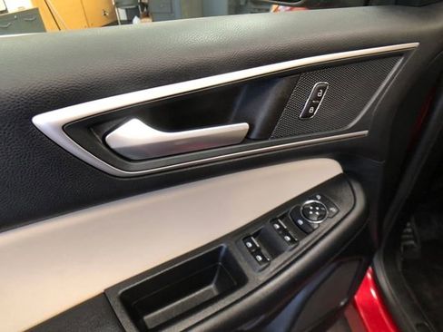 Used 2024 Ford Edge SEL w/ Convenience Package image 12