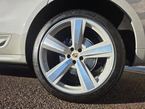 Used 2023 Porsche Macan AWD/4WD image 18