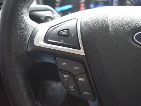 Used 2017 Ford Fusion SE image 22