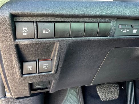 Used 2024 Toyota Sienna XLE image 24