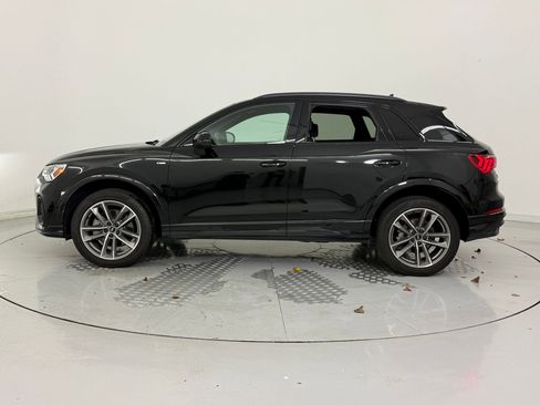 Used 2023 Audi Q3 2.0T Premium w/ Black Optic Sport Package image 2
