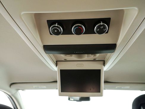 Used 2016 Dodge Grand Caravan SXT w/ UConnect Hands-Free Group FWD image 18