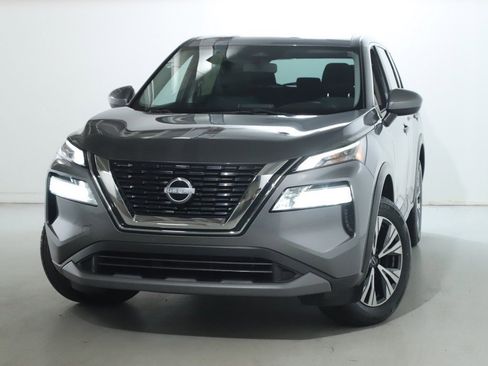 Used 2023 Nissan Rogue SV image 3
