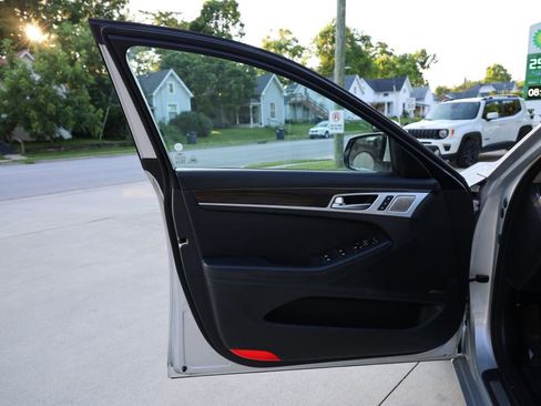 Used 2018 Genesis G80 3.8 w/ Option Group 02 image 10