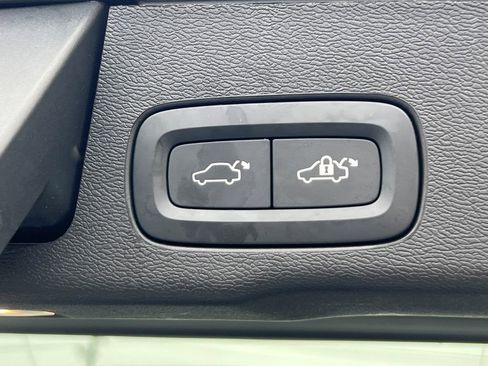 Certified 2023 Volvo XC60 B5 Plus w/ Climate Package image 18