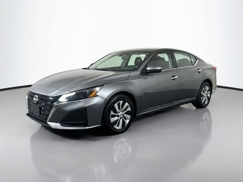 Used 2023 Nissan Altima 2.5 S FWD image 4