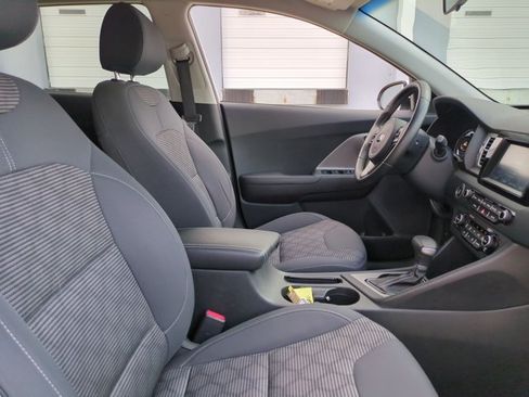 Used 2017 Kia Niro LX FWD image 19