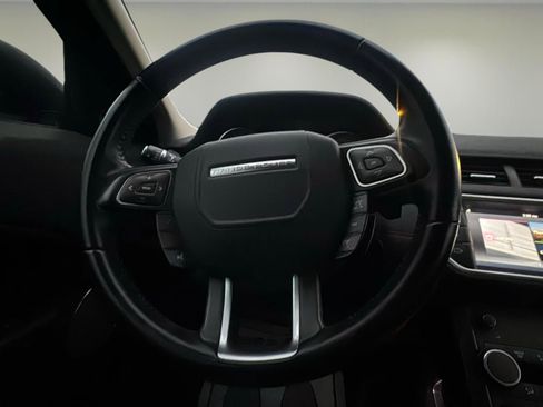 Used 2019 Land Rover Range Rover Evoque SE Premium image 11