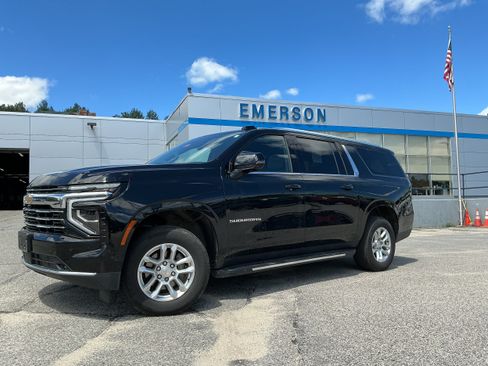 Certified 2025 Chevrolet Suburban LT w/ Comfort Package AWD/4WD image 2