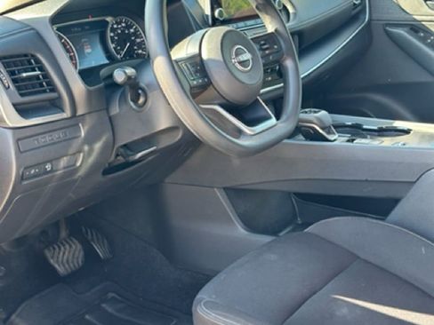 Used 2023 Nissan Rogue S image 14
