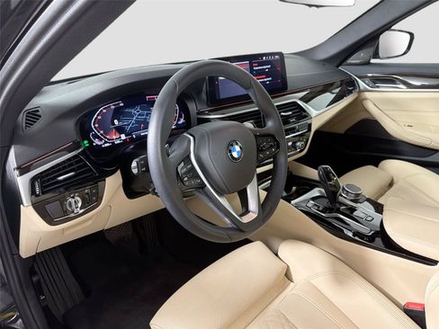 Used 2023 BMW 530i w/ Premium Package RWD image 10