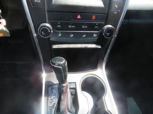 Used 2015 Toyota Camry SE FWD image 17