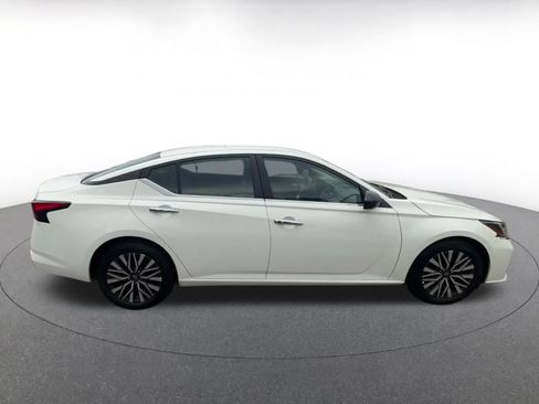 Used 2025 Nissan Altima 2.5 SV FWD image 16