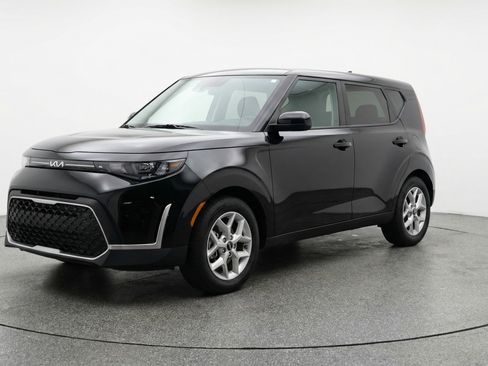 Used 2025 Kia Soul LX w/ LX Technology Package FWD image 3