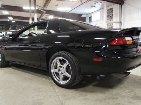 Used 2000 Chevrolet Camaro Z28 w/ SS Performance/Appearance Pkg image 4