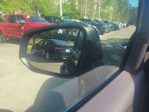 Used 2022 Toyota Highlander XLE image 12