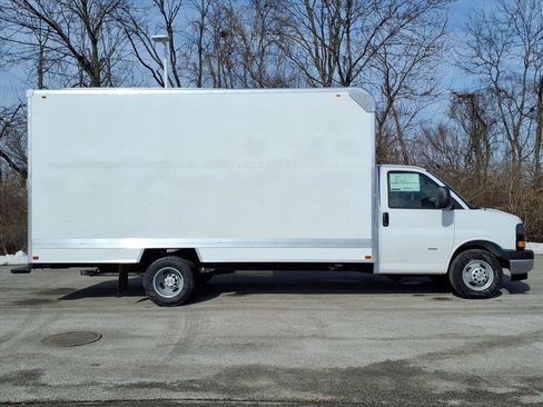 New 2025 Chevrolet Express 3500 w/ Power Convenience Package RWD image 18