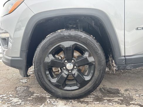 Certified 2021 Jeep Compass Latitude image 32