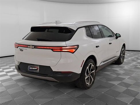 Used 2025 Chevrolet Equinox EV LT image 3