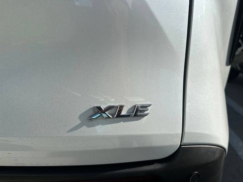 Used 2025 Toyota Sienna XLE w/ XLE Plus Package FWD image 7