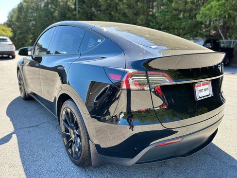 Used 2023 Tesla Model Y Long Range AWD/4WD image 5