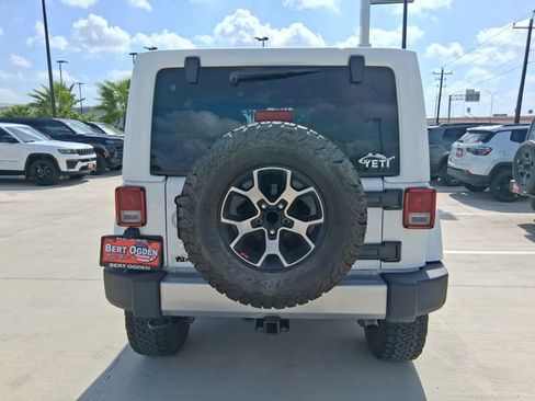 Used 2017 Jeep Wrangler Unlimited Sahara w/ Connectivity Group AWD/4WD image 6