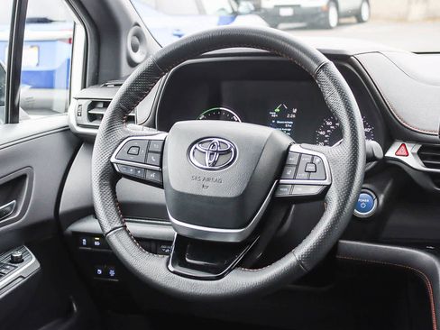 Used 2022 Toyota Sienna XSE image 14