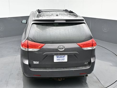 Used 2013 Toyota Sienna XLE image 14