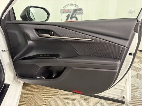 Used 2025 Toyota Camry SE w/ Convenience Package image 14