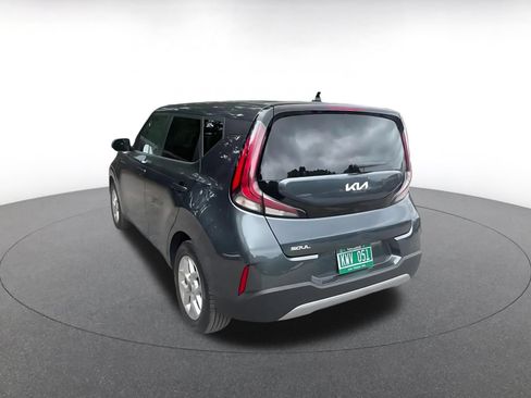 Used 2025 Kia Soul LX w/ LX Technology Package FWD image 11