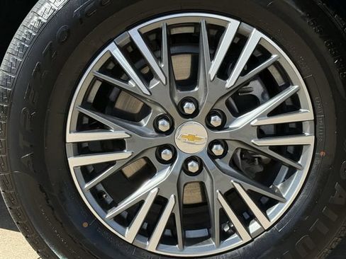 Used 2024 Chevrolet Traverse LT FWD image 12