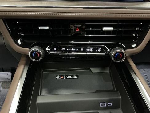 New 2026 Chevrolet Suburban High Country AWD/4WD image 17