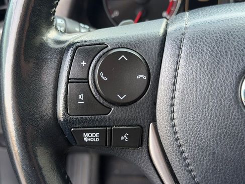 Used 2018 Toyota RAV4 SE image 21