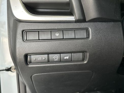 Used 2024 Nissan Rogue SV image 17