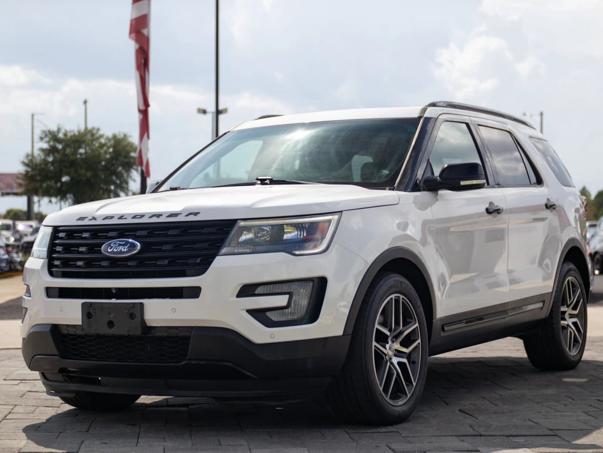 Used 2017 Ford Explorer Sport w/ Equipment Group 401A AWD/4WD image 6