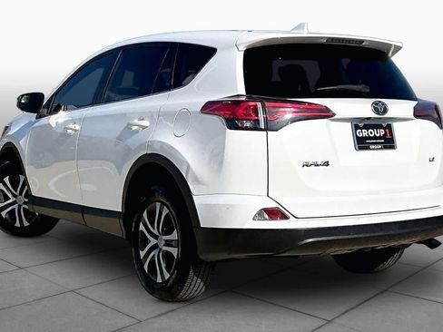 Used 2018 Toyota RAV4 LE FWD image 12