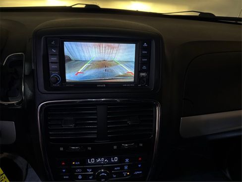 Used 2017 Dodge Grand Caravan GT image 32