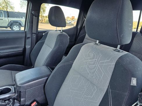 Used 2022 Toyota Tacoma TRD Off-Road image 18