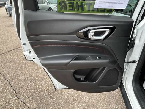Used 2022 Jeep Compass Trailhawk AWD/4WD image 12