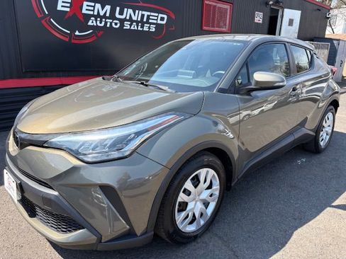 Used 2021 Toyota C-HR LE FWD image 2