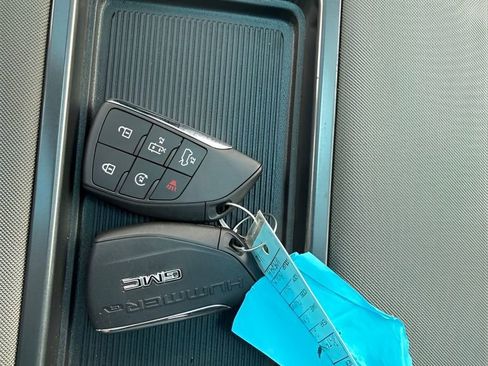 Used 2025 GMC Hummer EV 3X w/ LPO, Roof Cross Rail Package AWD/4WD image 12