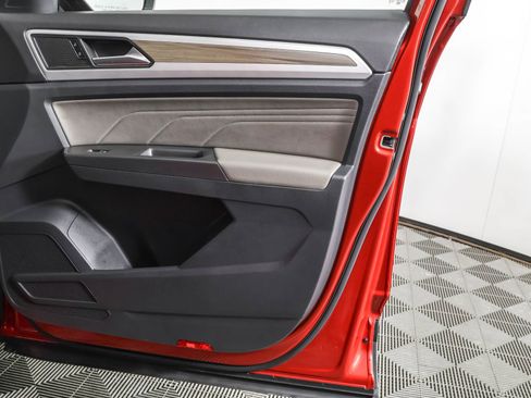 Certified 2022 Volkswagen Atlas SEL image 50