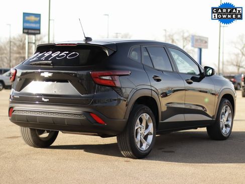 Used 2024 Chevrolet Trax LS w/ LS Convenience Package image 7