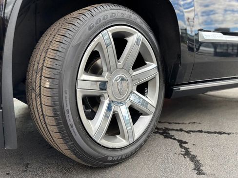 Used 2019 Cadillac Escalade Premium Luxury image 18