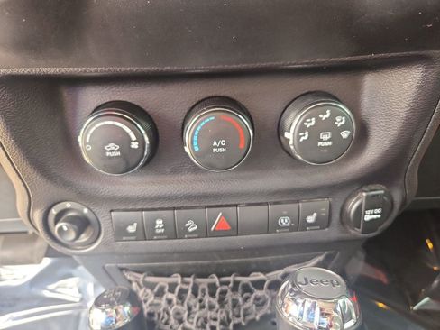 Used 2015 Jeep Wrangler Sahara w/ Dual Top Group AWD/4WD image 21
