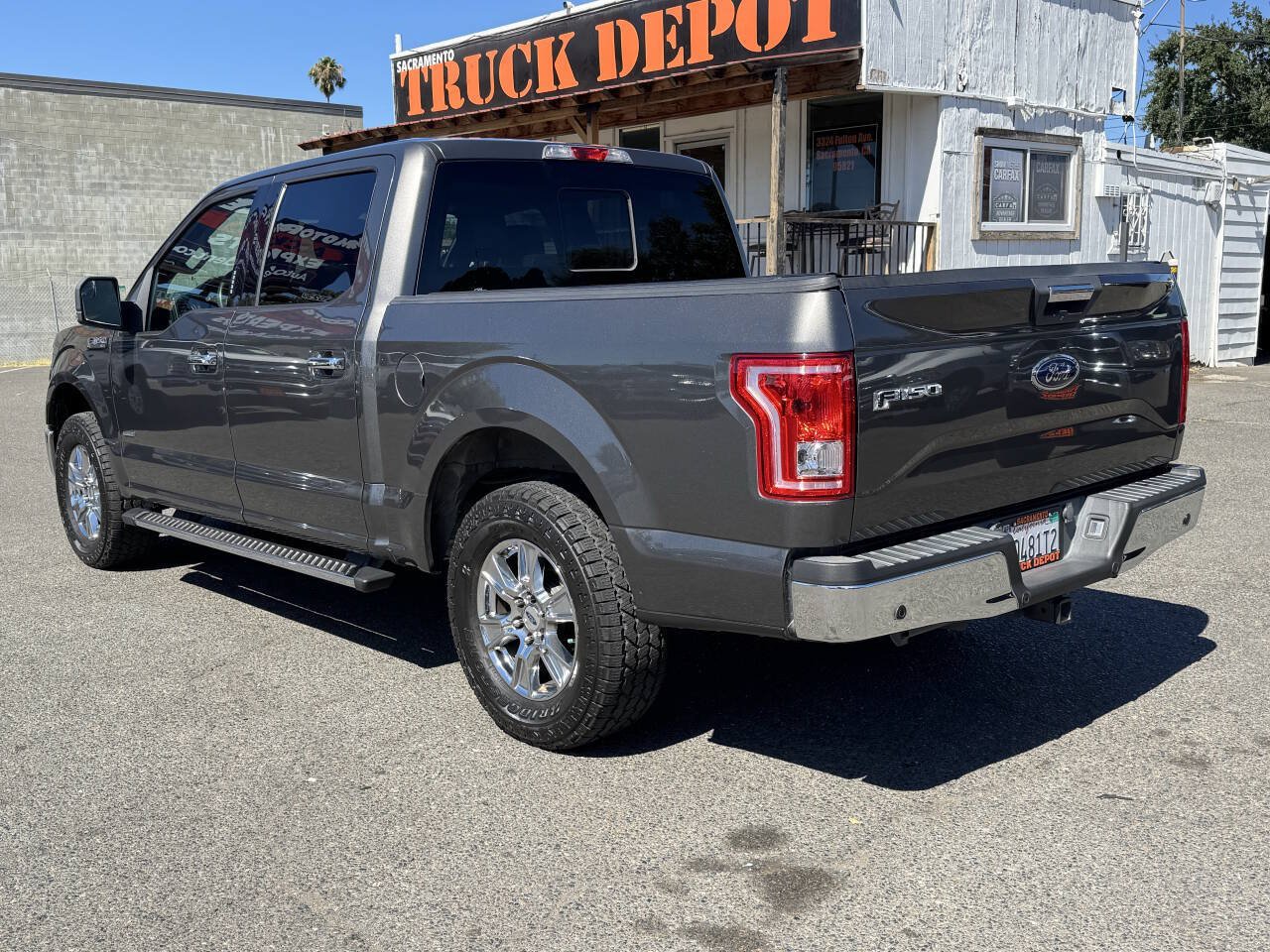 Used 2015 Ford F150 XLT w/ Equipment Group 302A Luxury RWD image 5