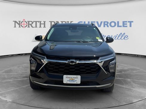 Used 2024 Chevrolet Trax LT w/ Driver Confidence Package FWD image 2