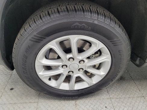 Used 2021 Jeep Grand Cherokee Laredo image 31