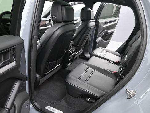 New 2026 Porsche Cayenne Coupe image 24